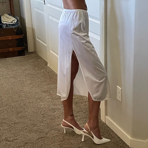 Vintage Dresses & Skirts - Vintage slip skirt 🔥